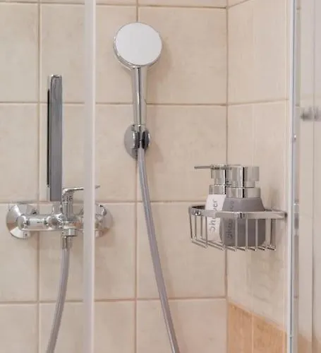 Virginia's Luxury 2 Wolos