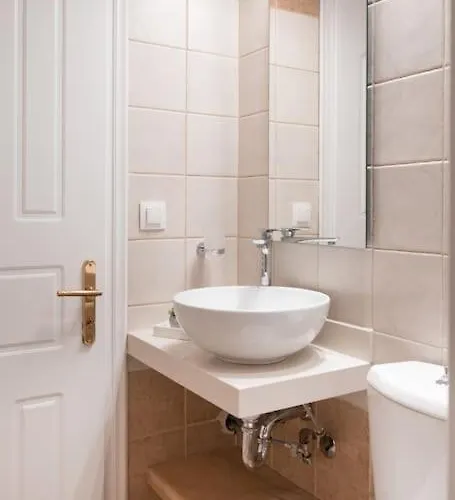 Virginia's Luxury 2 *