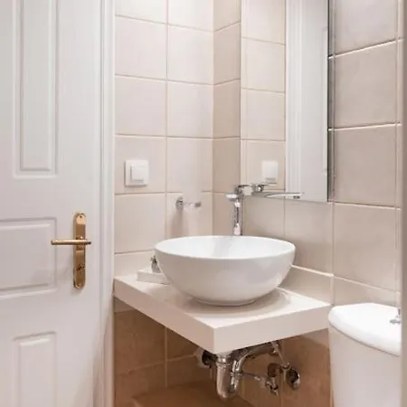Virginia's Luxury 2 *
